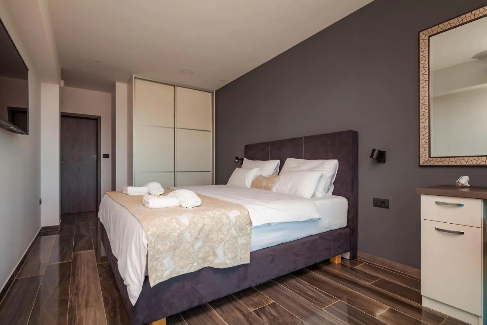 Luxury Villa Remi Near Medulin With Wellness And Sea View プレマントゥーラ