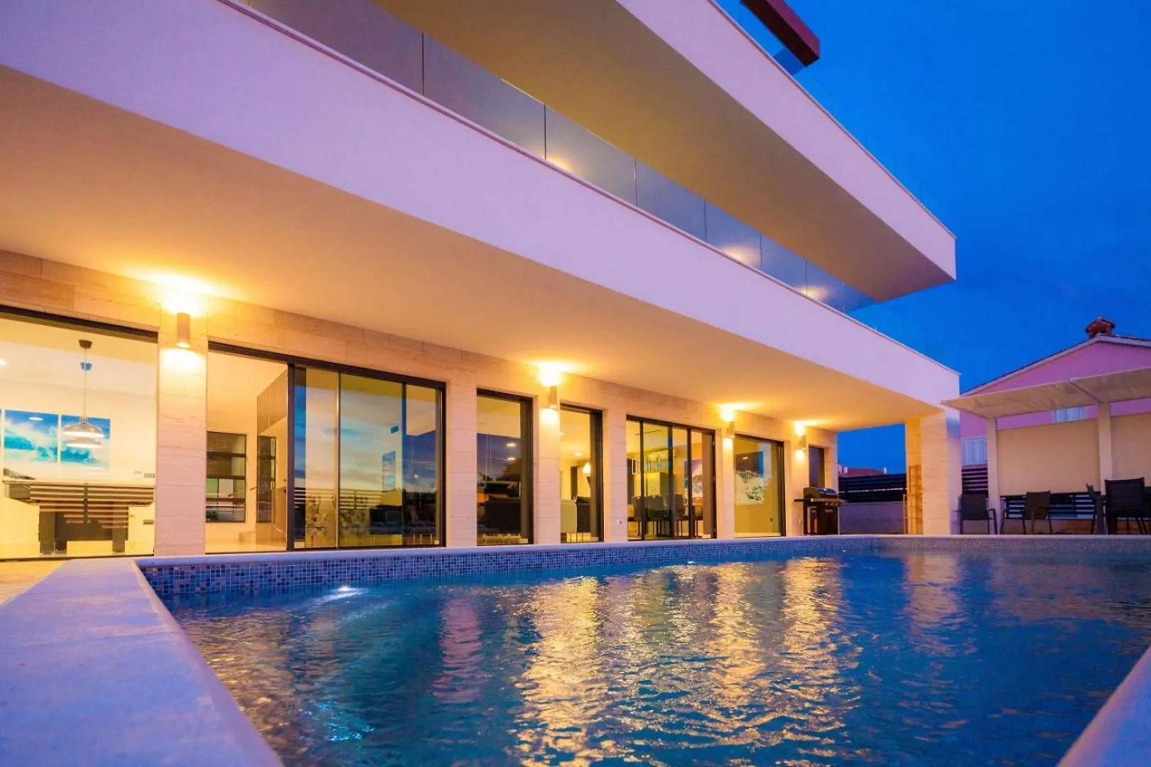 Luxury Villa Remi Near Medulin With Wellness And Sea View Premantura